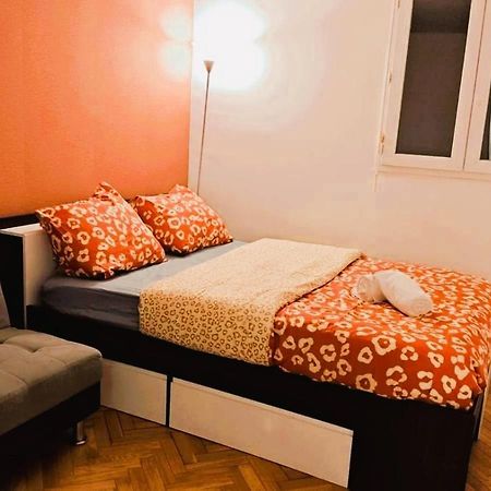 Mini-Studio Avec Kitchenette Ou Chambre Confort Avec Frigo Et Tv - Parking En Option Sur Resa ! Chaville Exterior photo